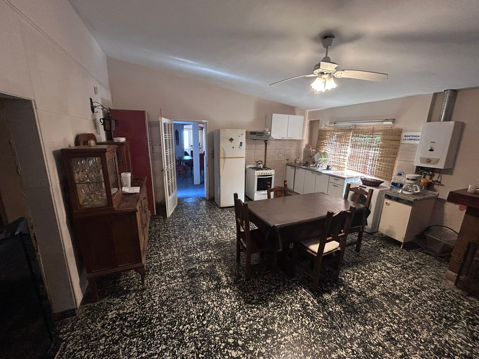 Calle Gobernador Manuel Crespo 3180