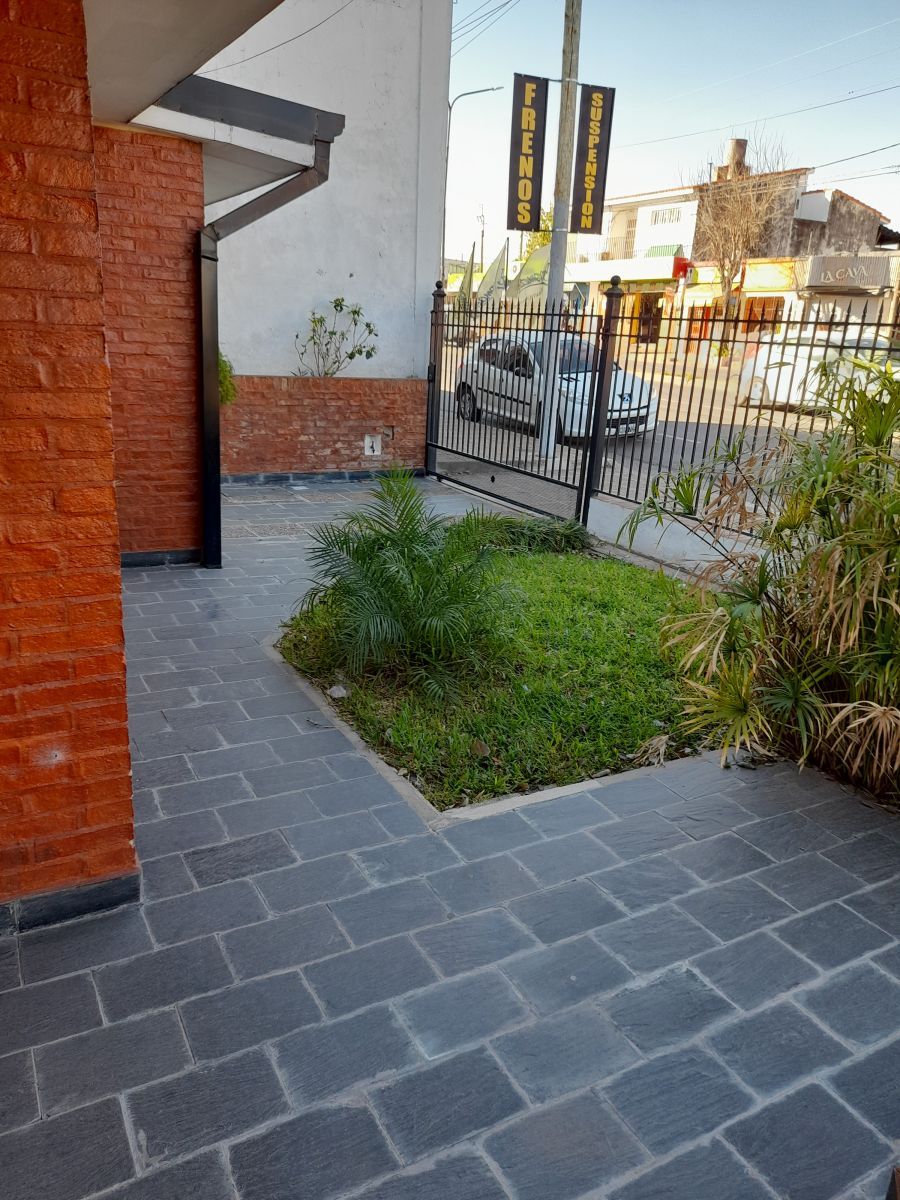 AV RAMIREZ 3698 