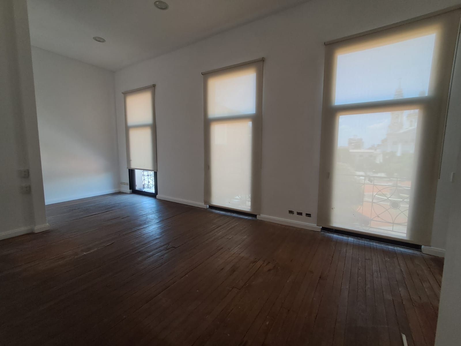 SAN MARTIN Y URQUIZA 906