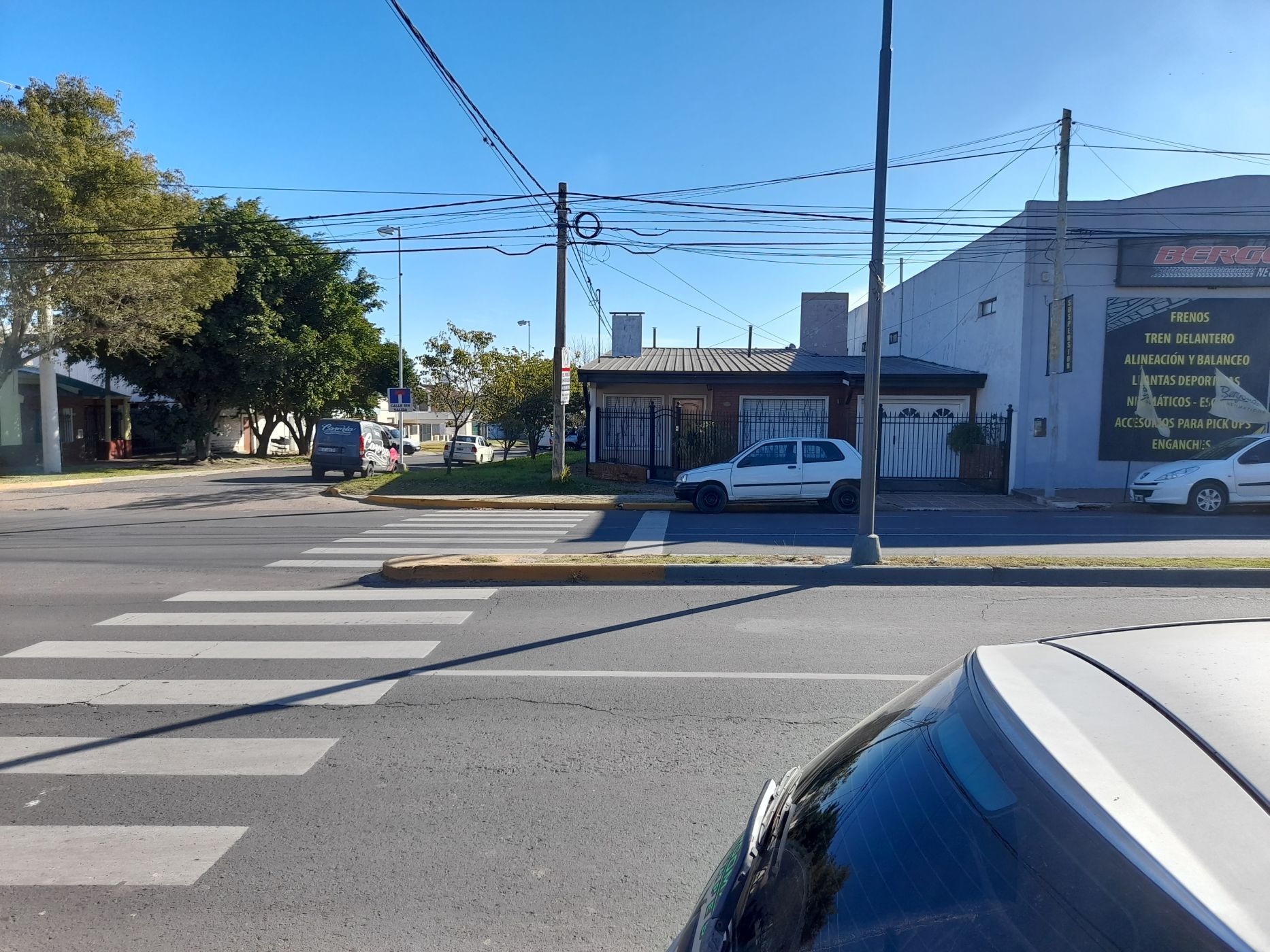 AV RAMIREZ 3698