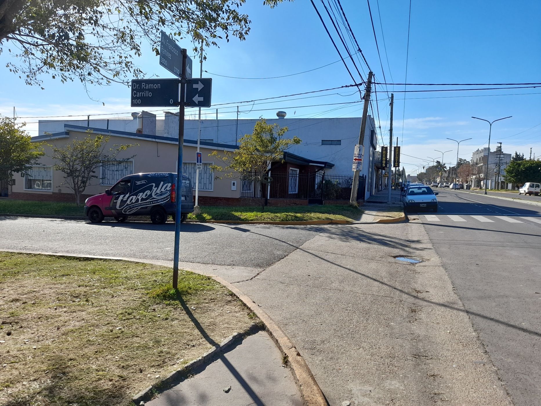 AV RAMIREZ 3698