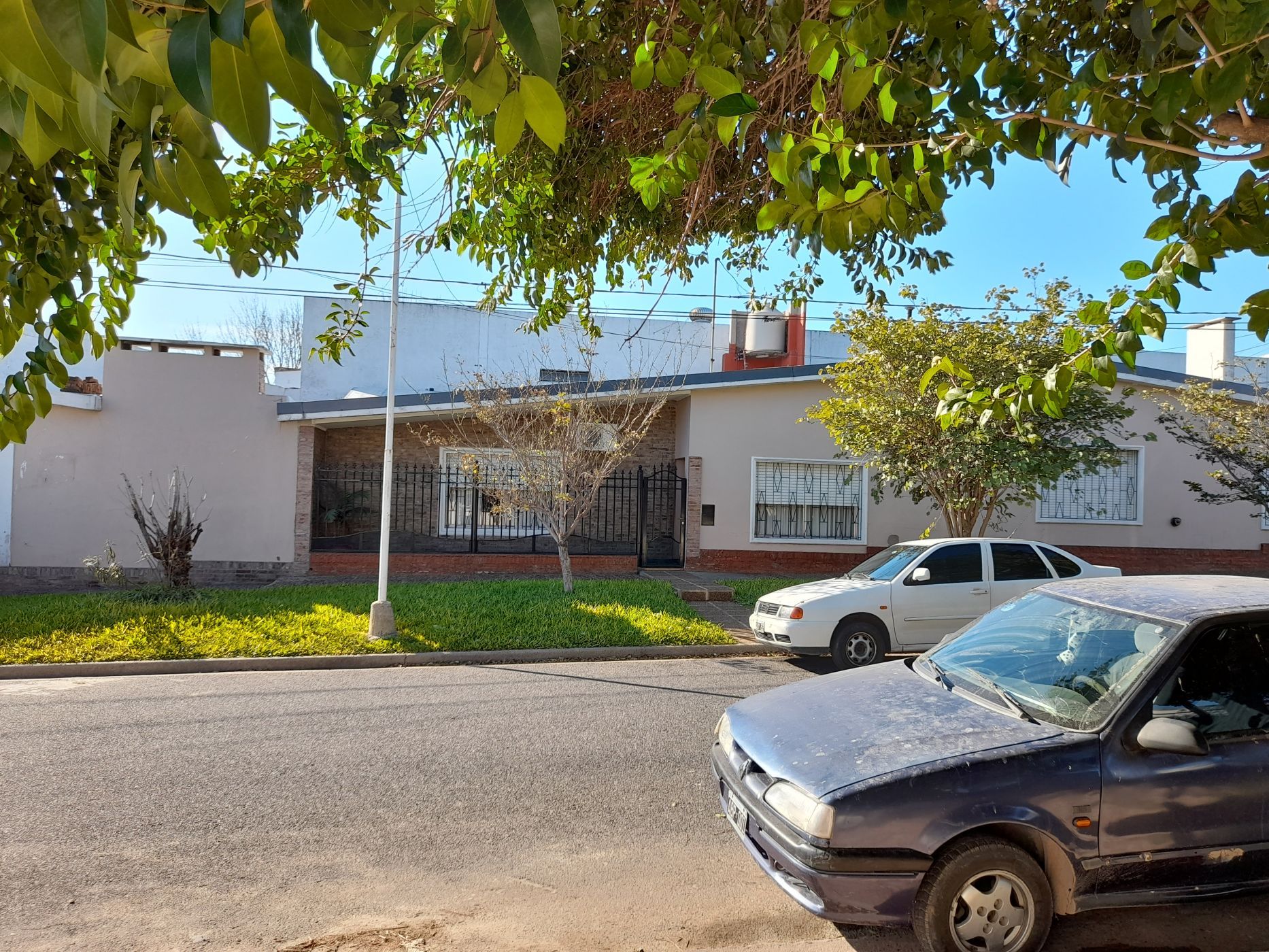AV RAMIREZ 3698